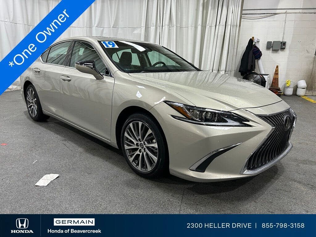 2019 LEXUS ES