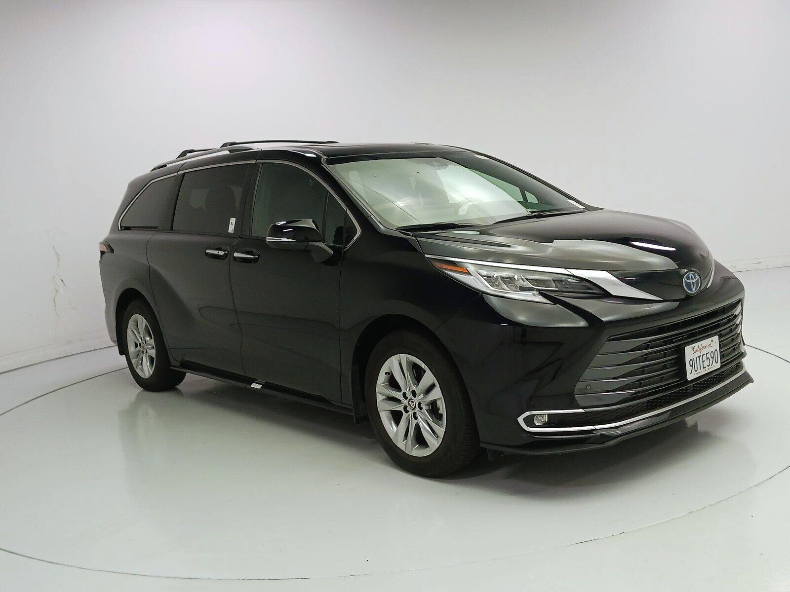 2025 TOYOTA Sienna