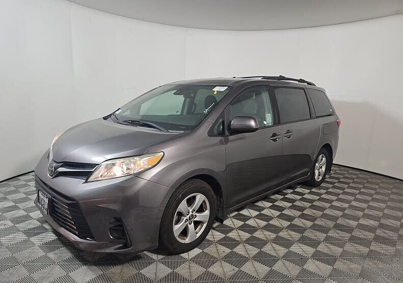 2019 TOYOTA Sienna