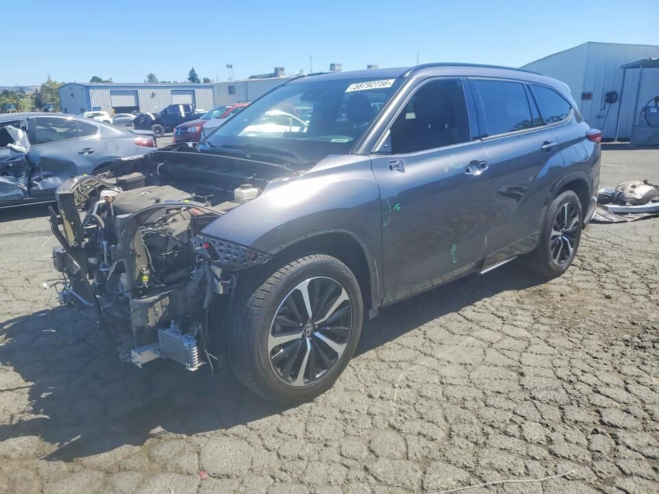 2021 TOYOTA Highlander