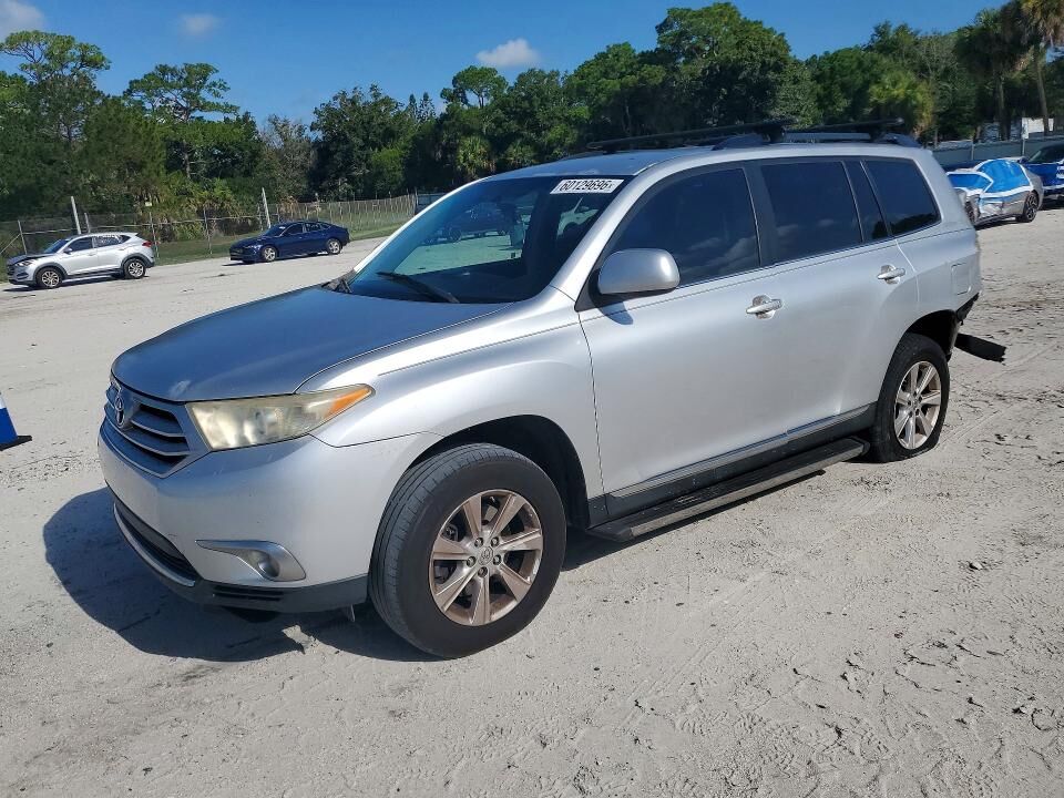 2011 TOYOTA Highlander