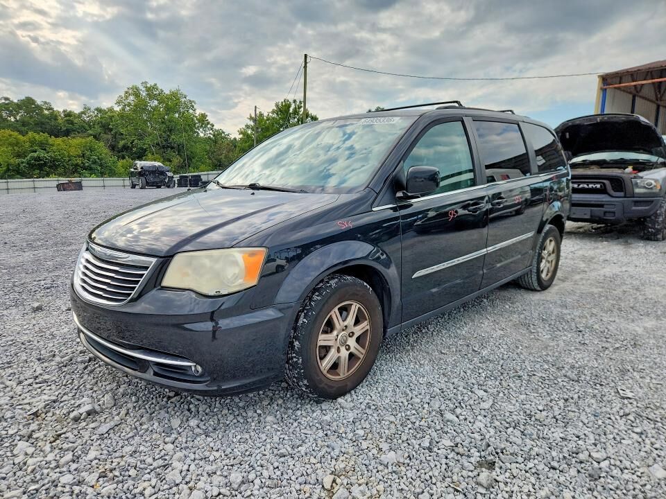 2013 CHRYSLER Town and Country