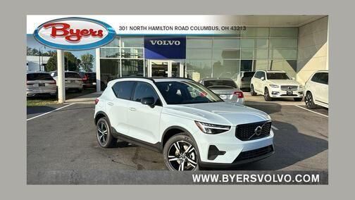 2026 VOLVO XC40