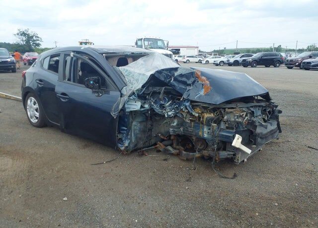 2014 MAZDA Mazda3