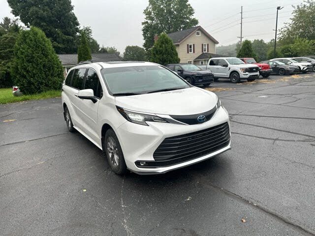 2025 TOYOTA Sienna
