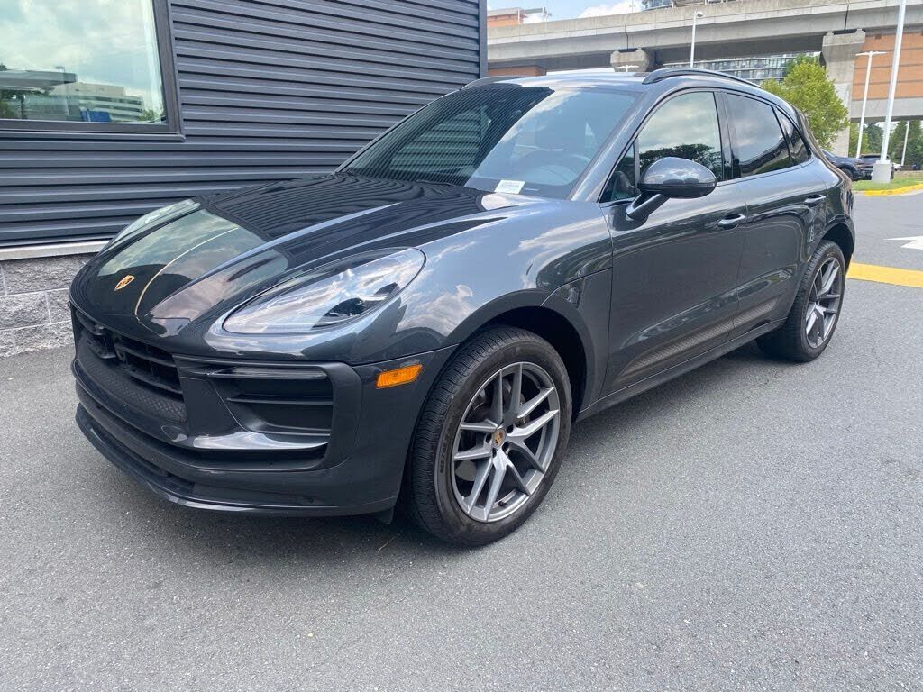 2024 PORSCHE Macan