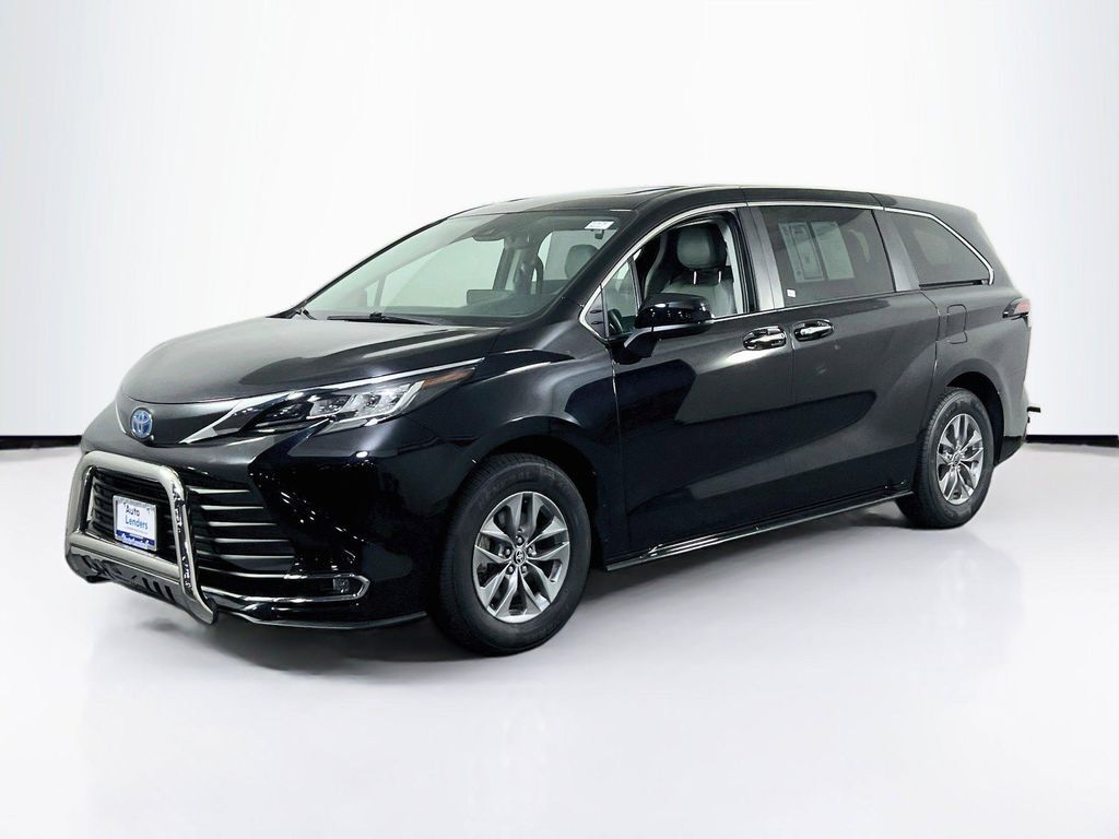 2023 TOYOTA Sienna