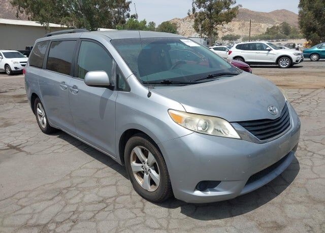 2013 TOYOTA Sienna