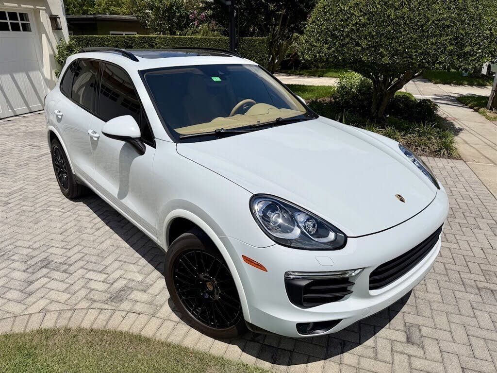2017 PORSCHE Cayenne