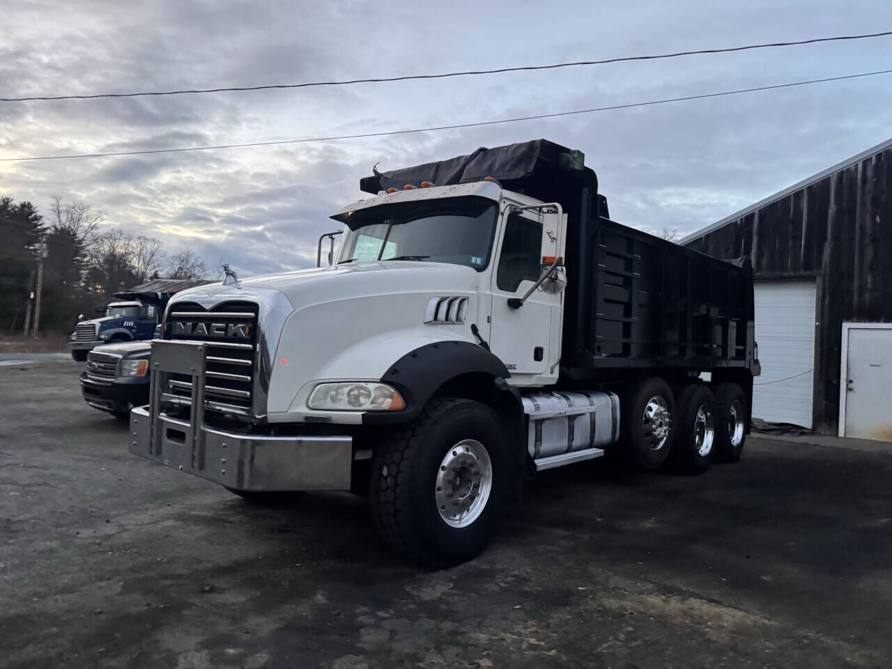 2016 MACK GU