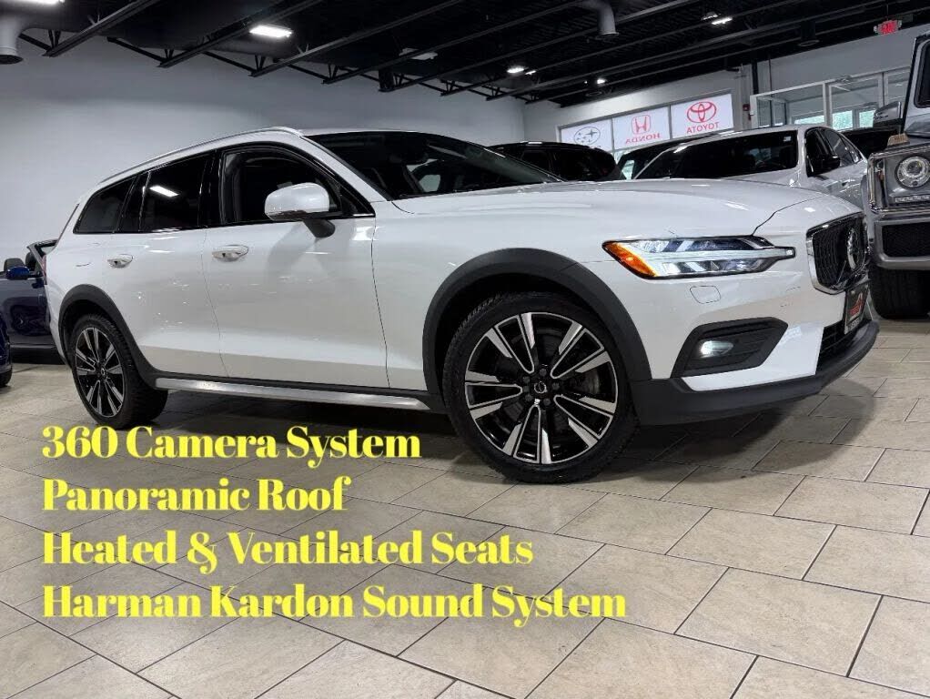 2025 VOLVO V60CC