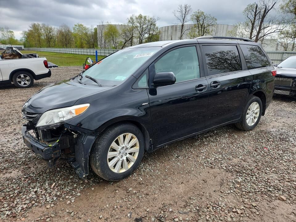 2017 TOYOTA Sienna