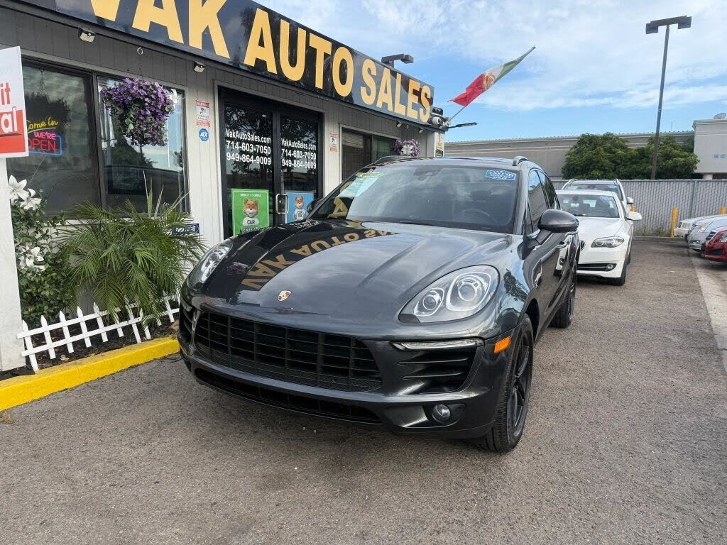 2018 PORSCHE Macan