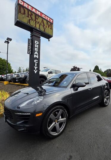 2017 PORSCHE Macan