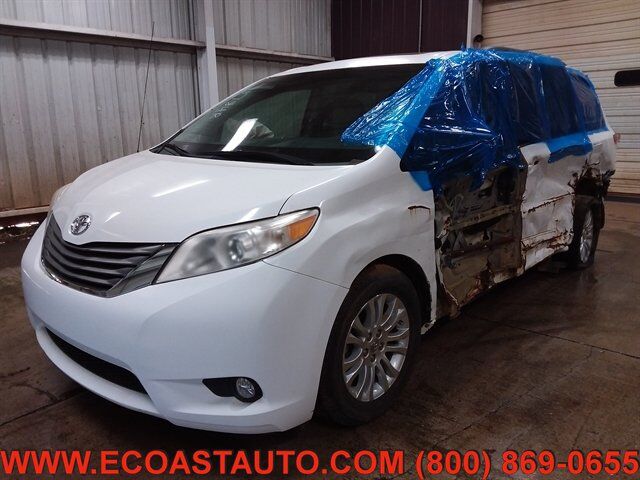 2012 TOYOTA Sienna