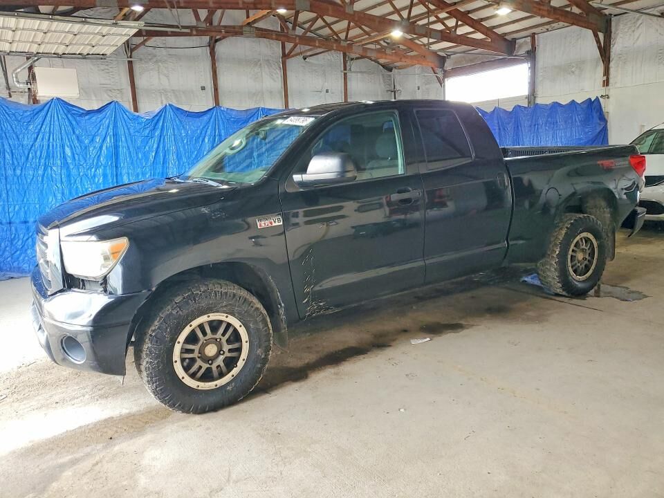 2013 TOYOTA Tundra