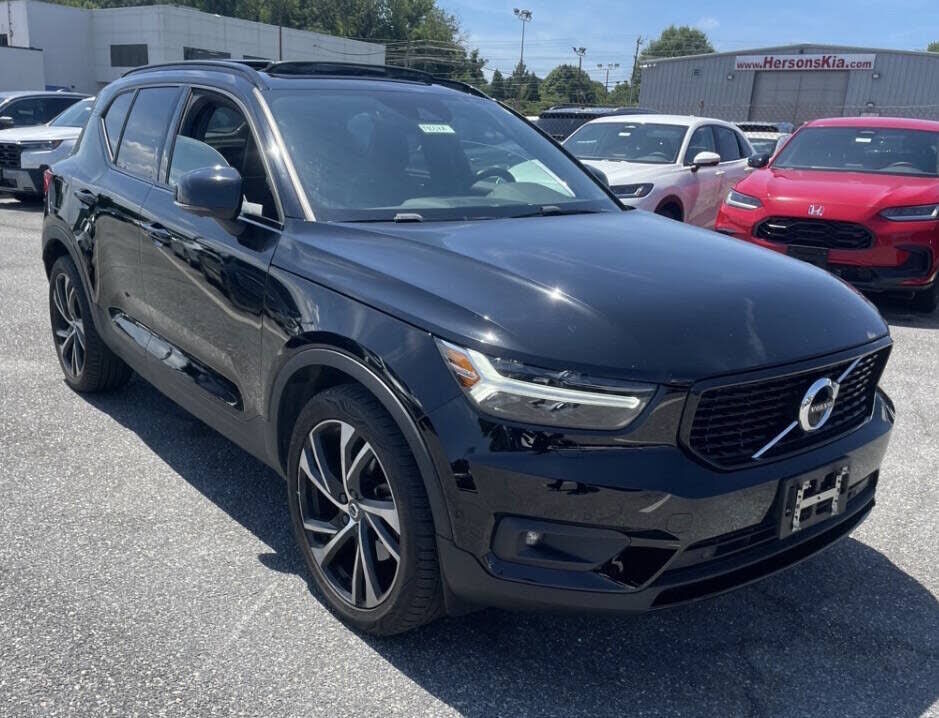 2019 VOLVO XC40