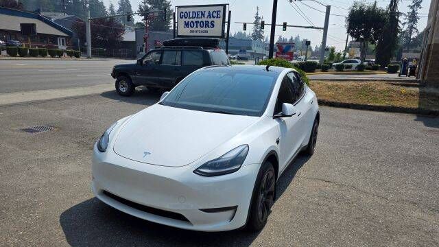 2024 TESLA Model Y
