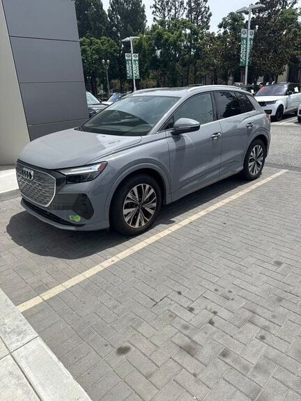 2023 AUDI Q4
