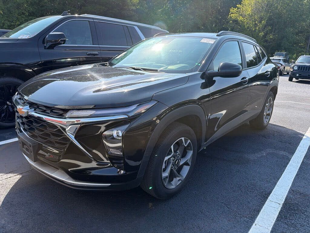 2025 CHEVROLET Trax