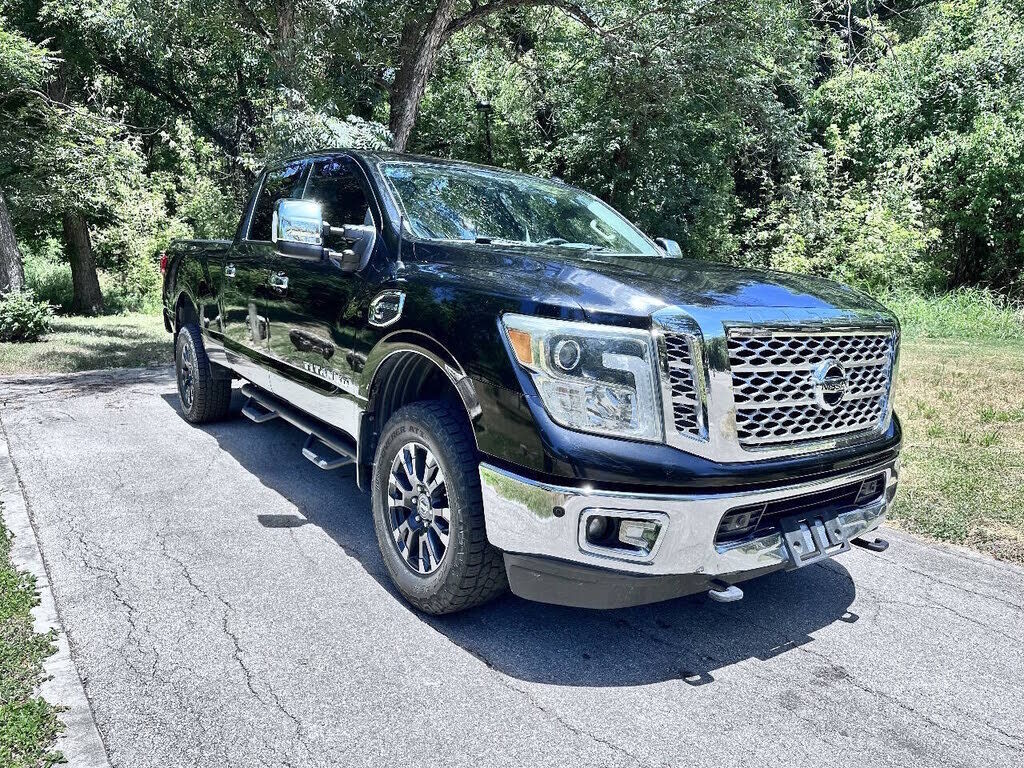 2017 NISSAN Titan