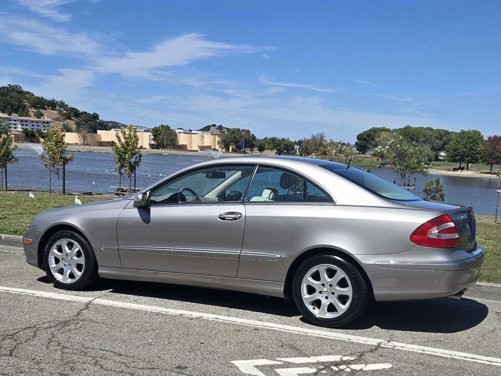 2004 MERCEDES-BENZ CLK-Class