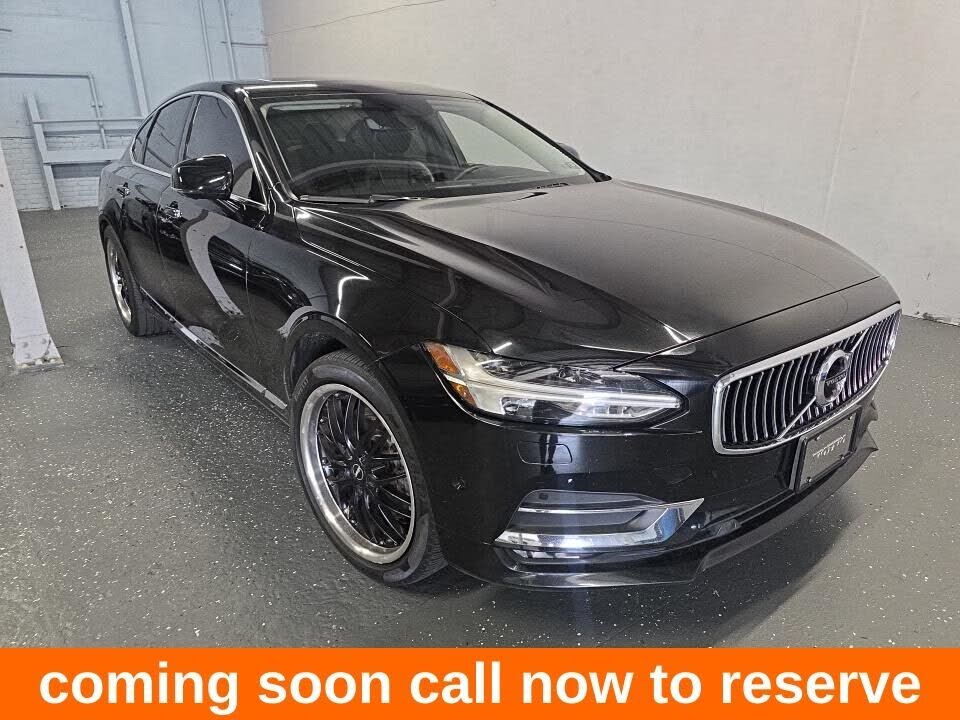 2017 VOLVO S90