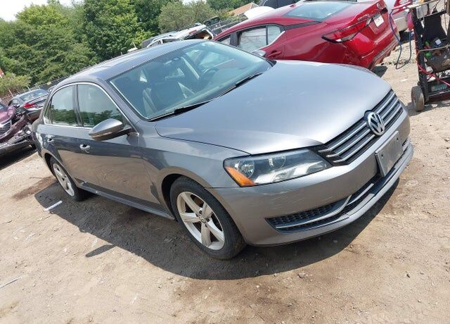 2012 VOLKSWAGEN Passat