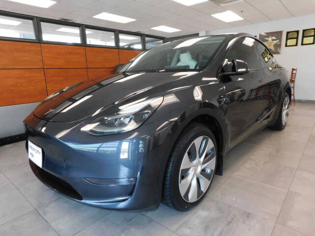 2024 TESLA Model Y