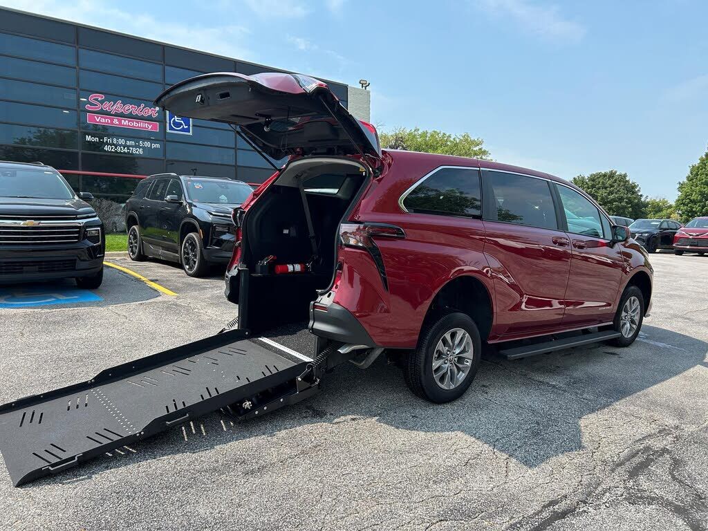 2025 TOYOTA Sienna