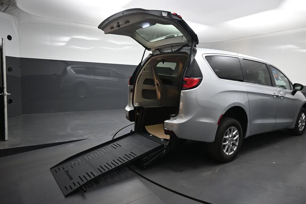 2024 CHRYSLER Pacifica