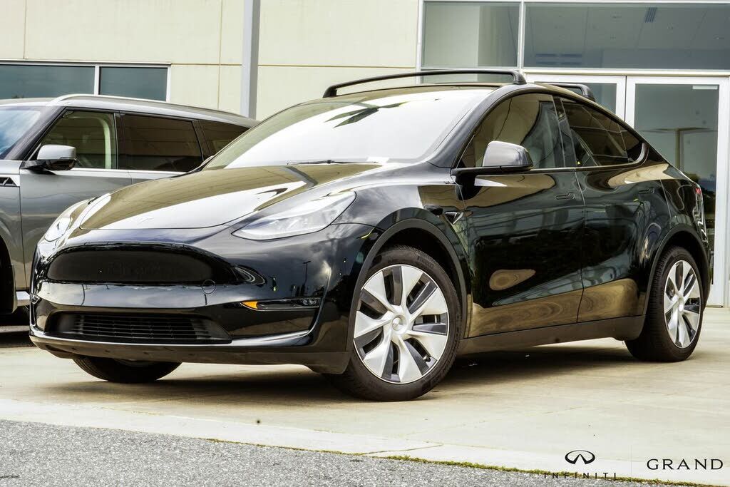 2024 TESLA Model Y