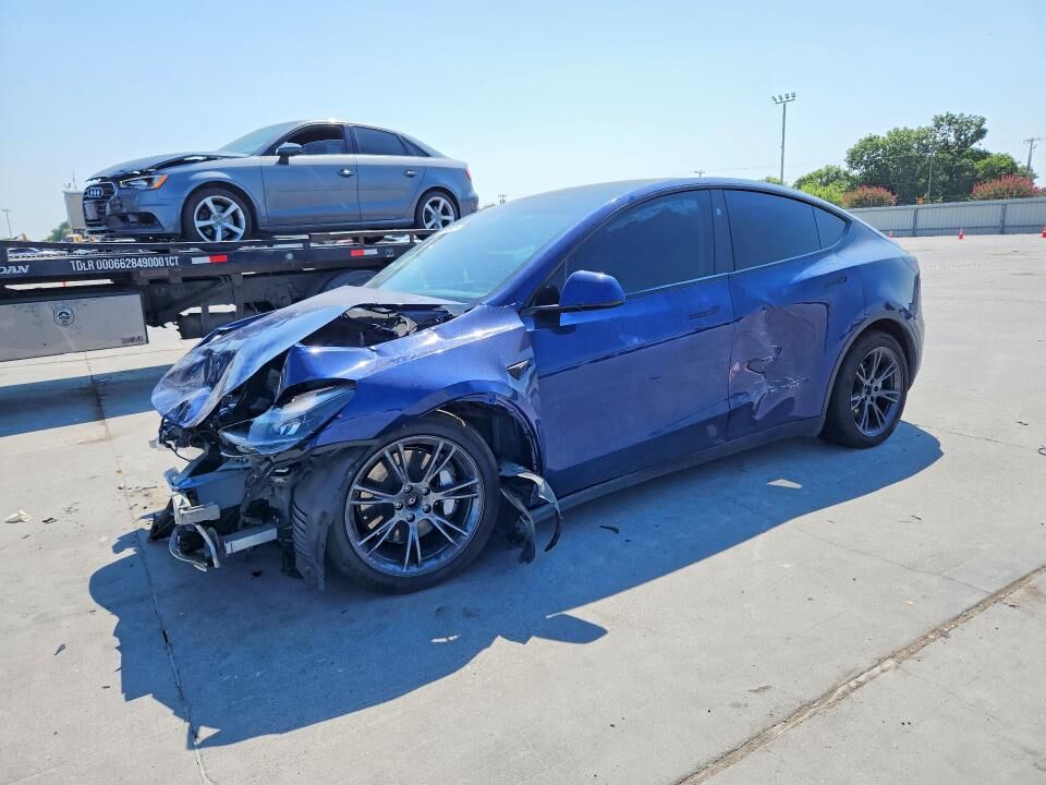 2025 TESLA Model Y
