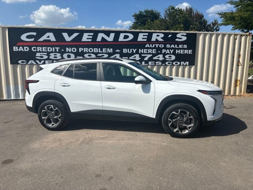 2025 CHEVROLET Trax