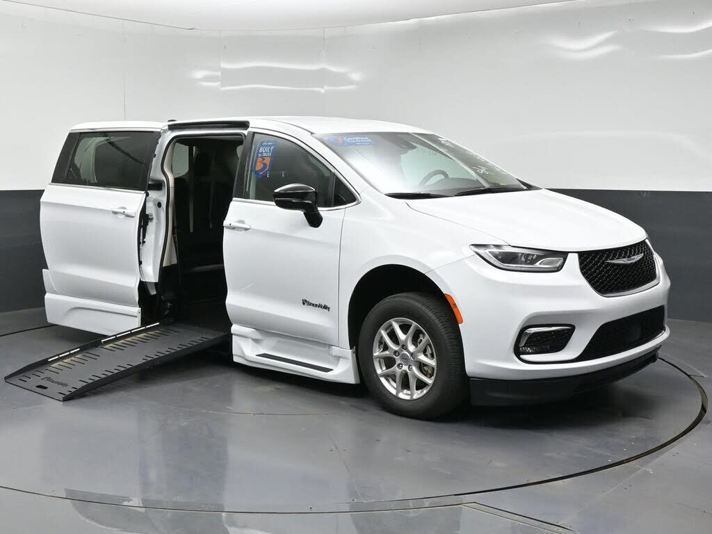 2024 CHRYSLER Pacifica
