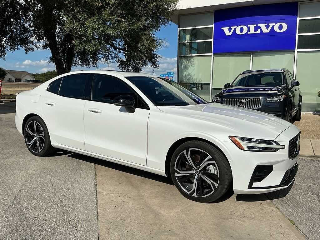 2024 VOLVO S60