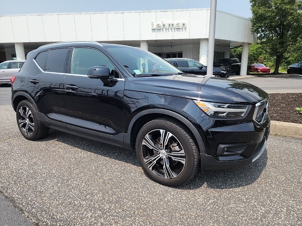 2022 VOLVO XC40