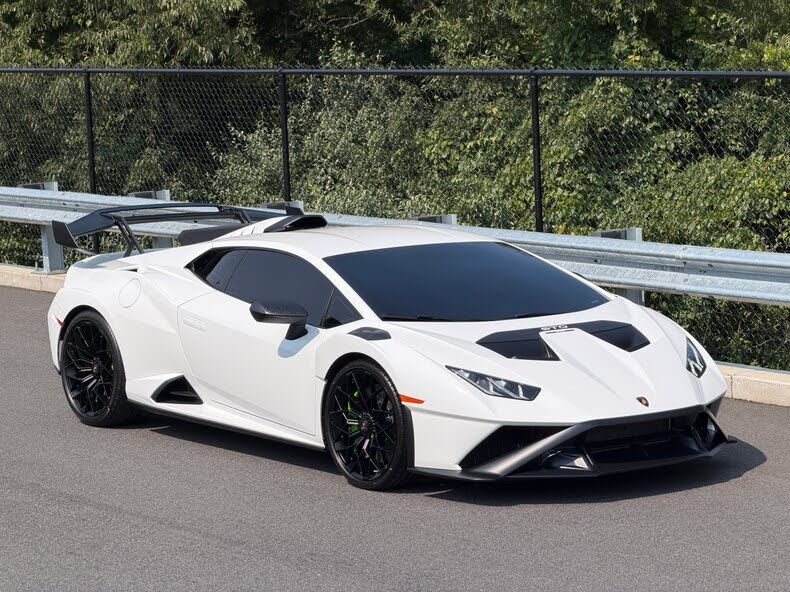 2024 LAMBORGHINI Huracan STO