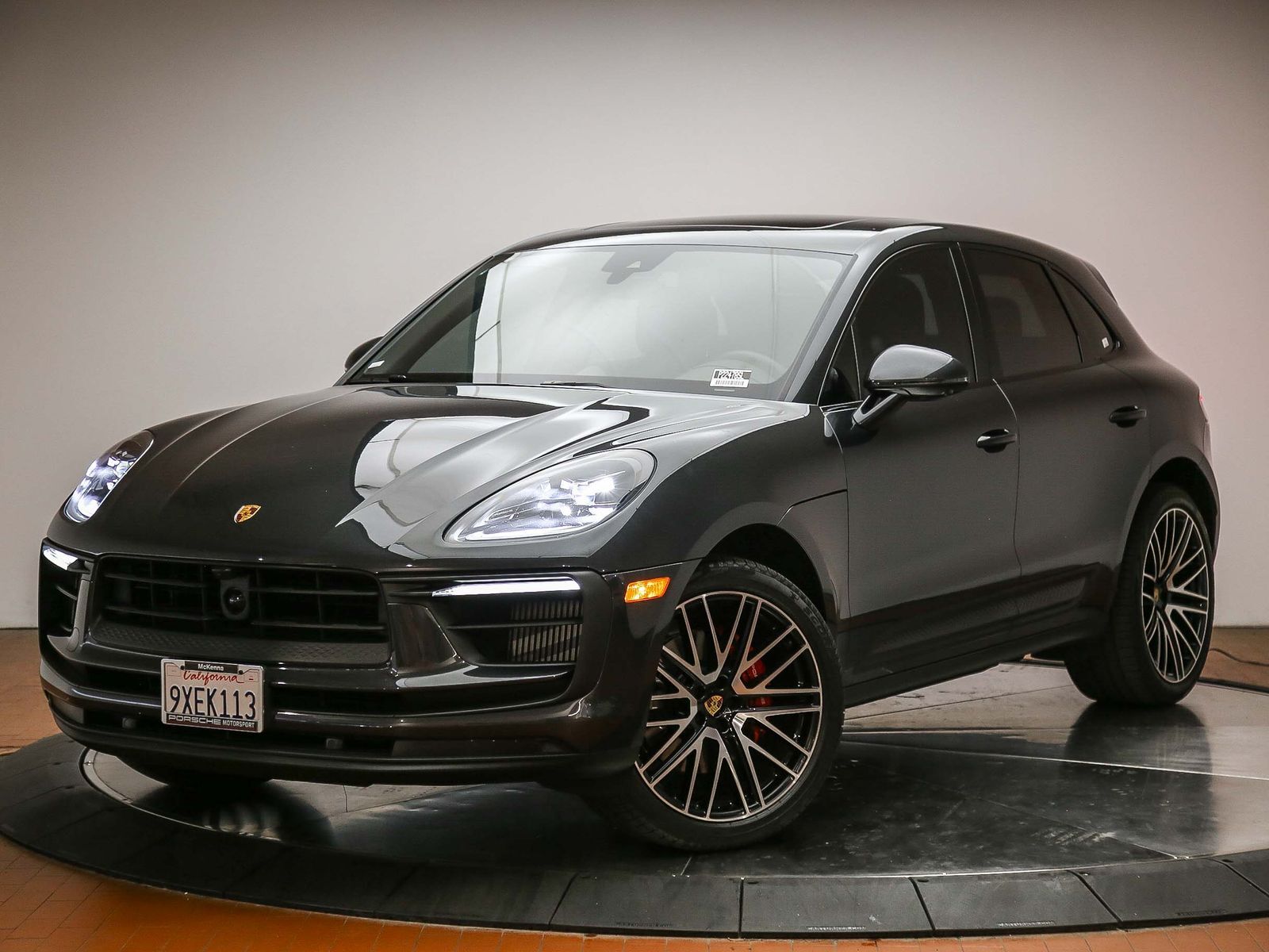 2025 PORSCHE Macan