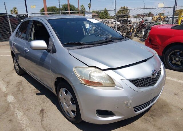 2012 TOYOTA Yaris
