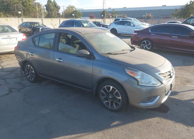 2016 NISSAN Versa