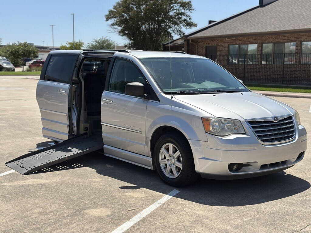 2010 CHRYSLER Town and Country