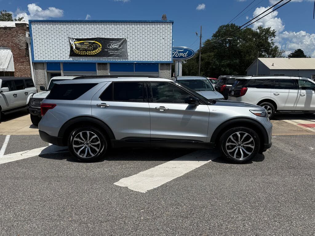2022 FORD Explorer