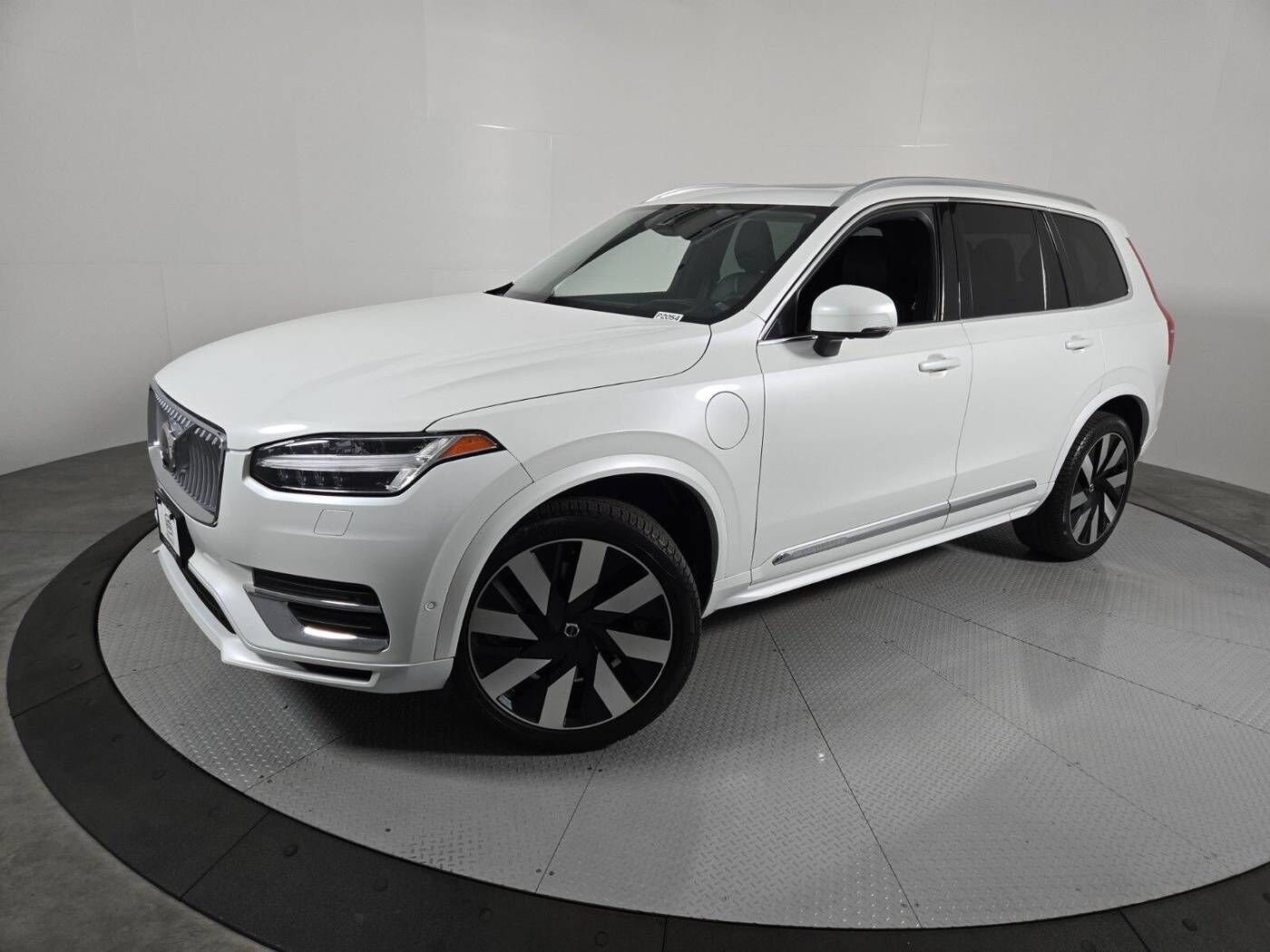 2023 VOLVO XC90