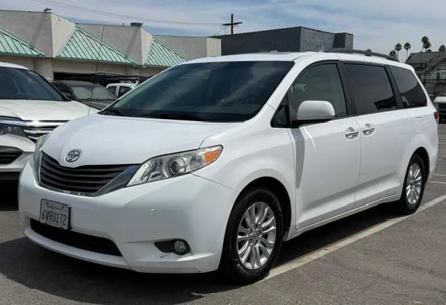 2012 TOYOTA Sienna