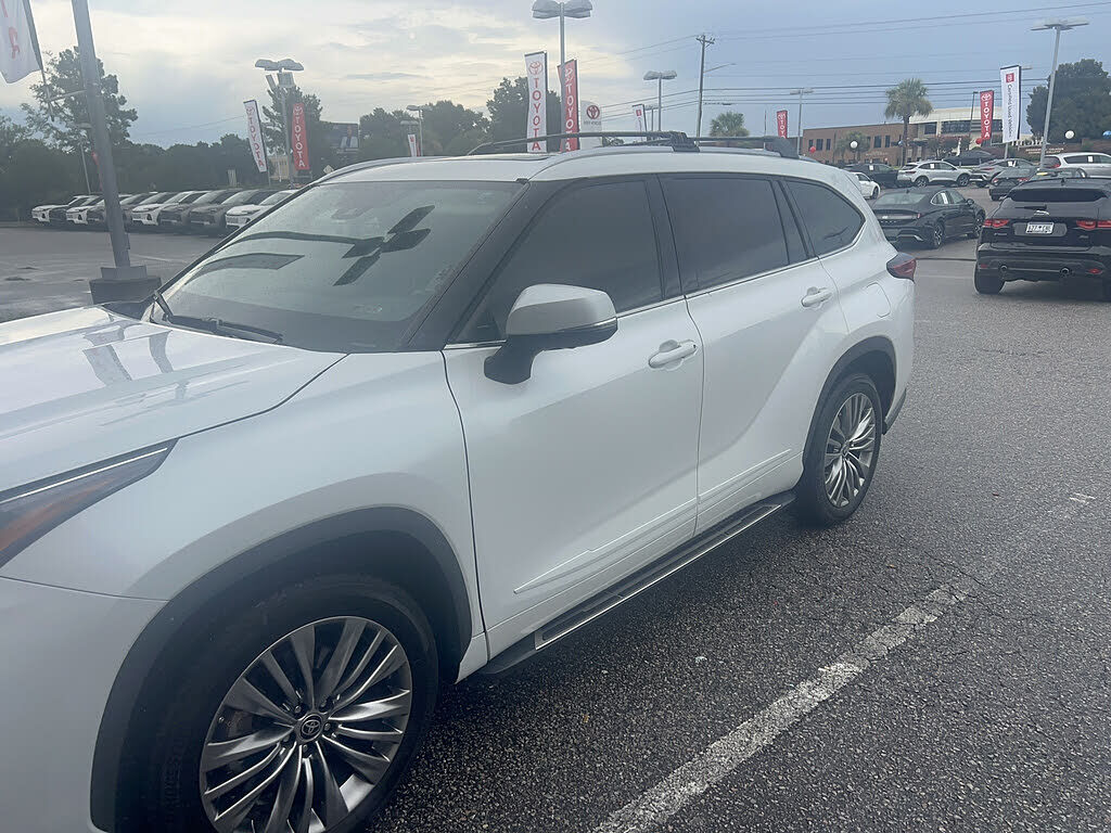 2022 TOYOTA Highlander