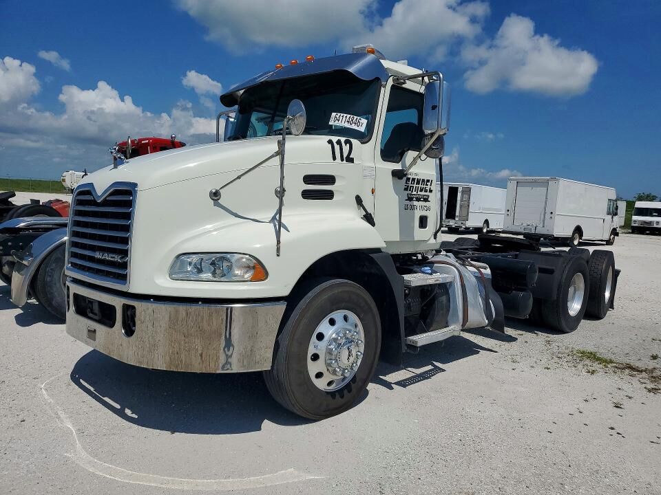 2015 MACK CXU
