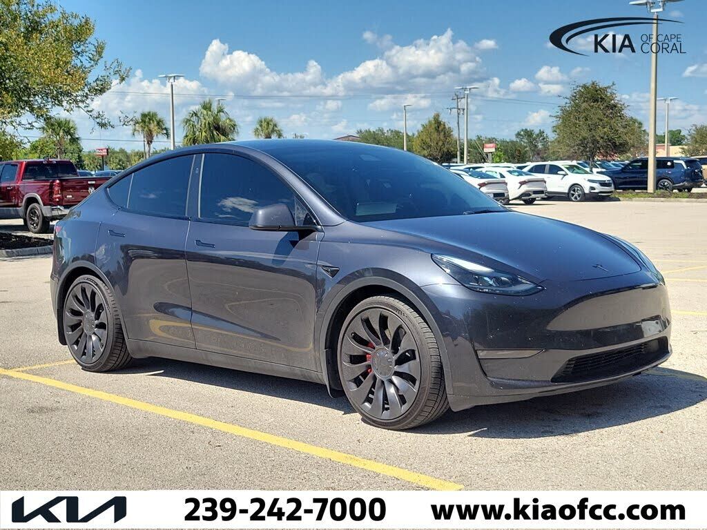 2024 TESLA Model Y