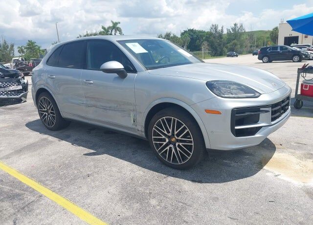 2025 PORSCHE Cayenne