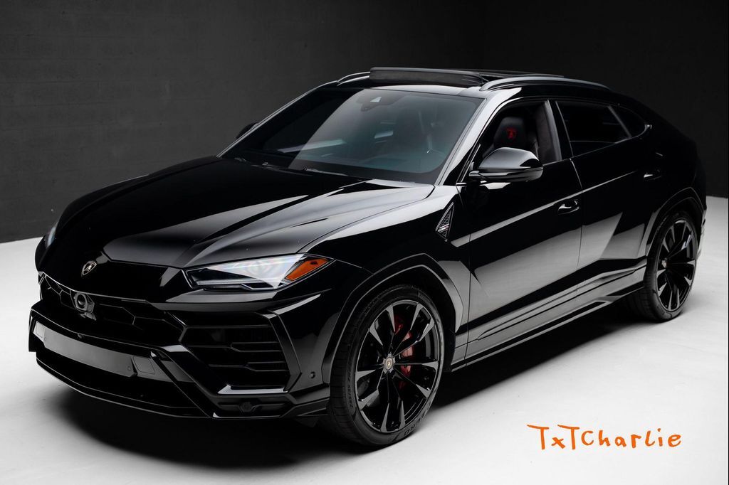 2019 LAMBORGHINI URUS